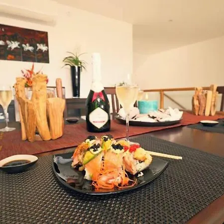 Triplex Villa & Private Pool - Cliffhanger Villas